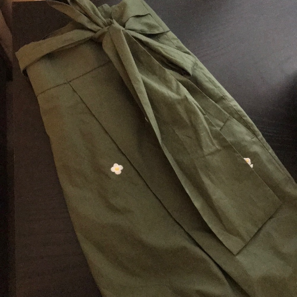 Jcrew skirt with embroidery and bow detail